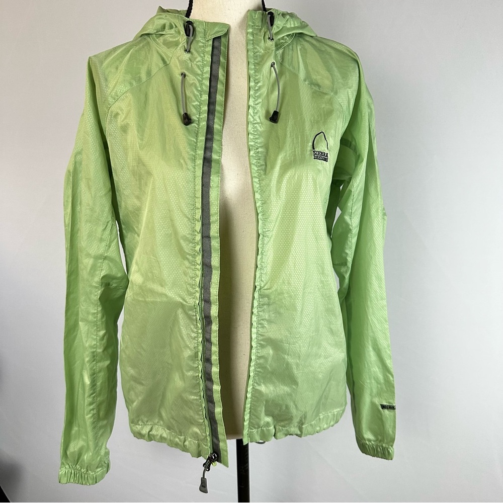 SIERRA DESIGNS lightweight wind and rain resistant hooded jacket - size small